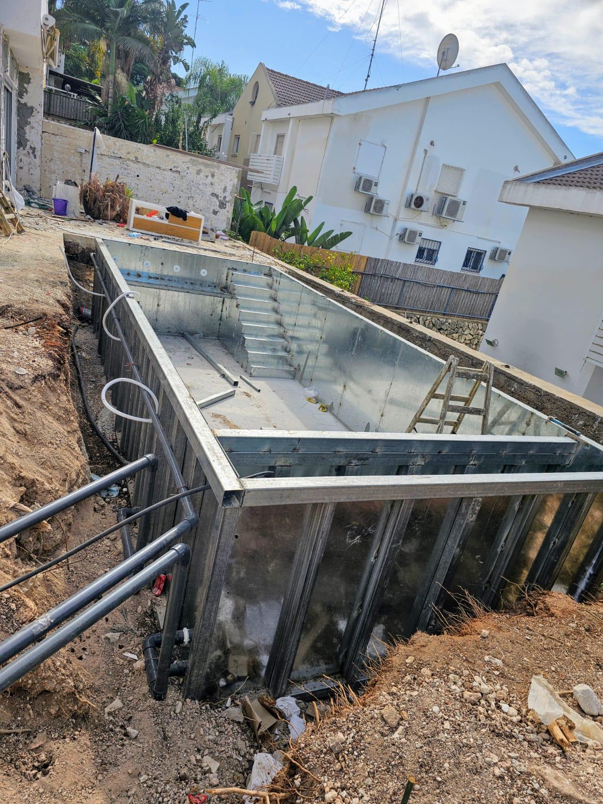 בריכה מתועשת · גבעת רם