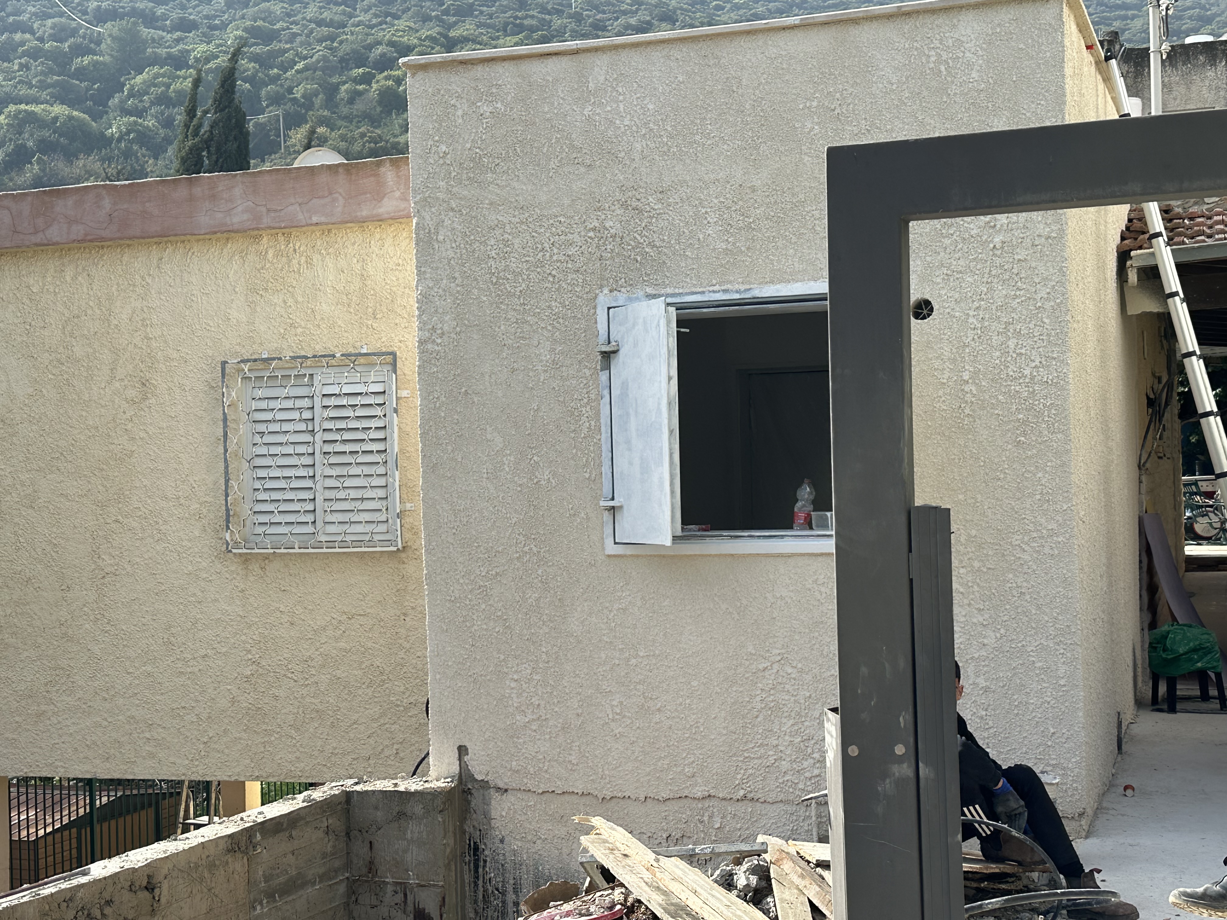 ממ״ד האילנות · נשר